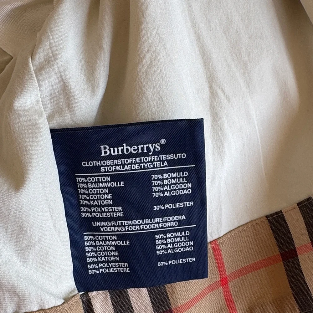 Vintage Burberry Beige Trench Coat with Classic Silhouette,size Large - Picture 13 of 16